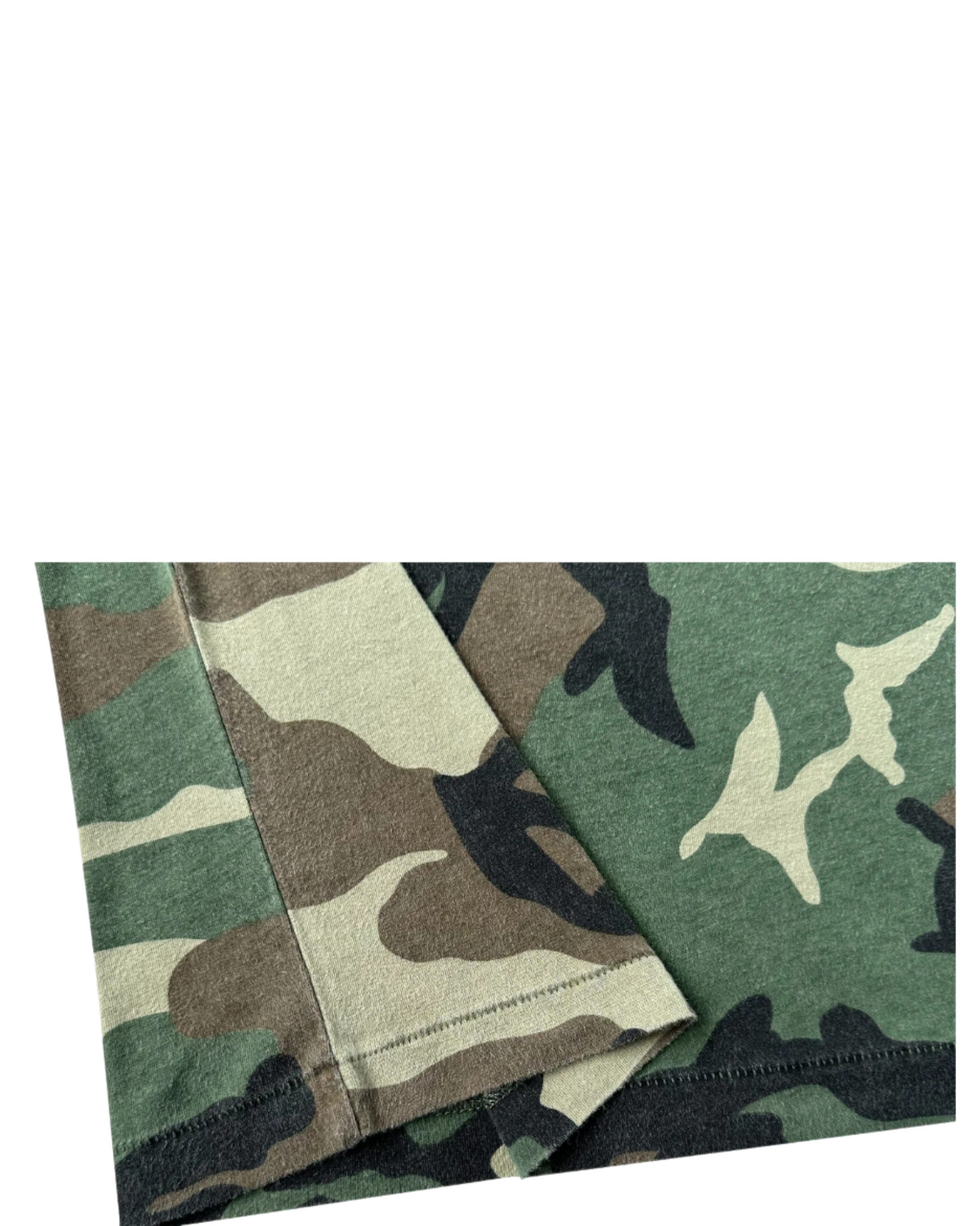 Vicious camo cropped longsleeve in 100% cotton with a vintage washed green camouflage pattern and stitched hem detail.