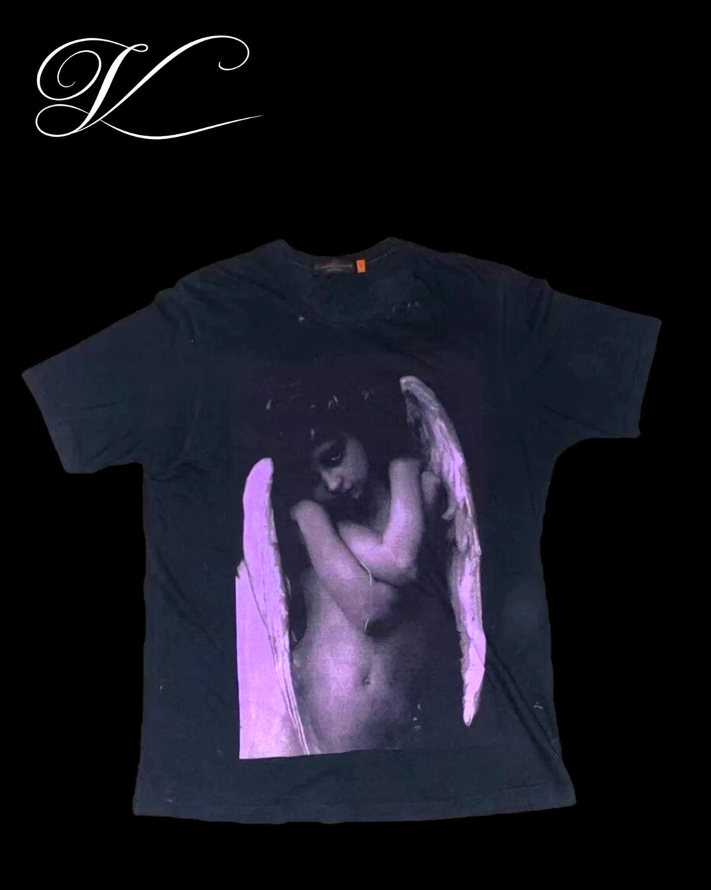 Vicious Fallen Angel T-Shirt aus schwarzer Baumwolle mit lila Grafik-Print auf der Vorderseite und Rundhalsausschnitt