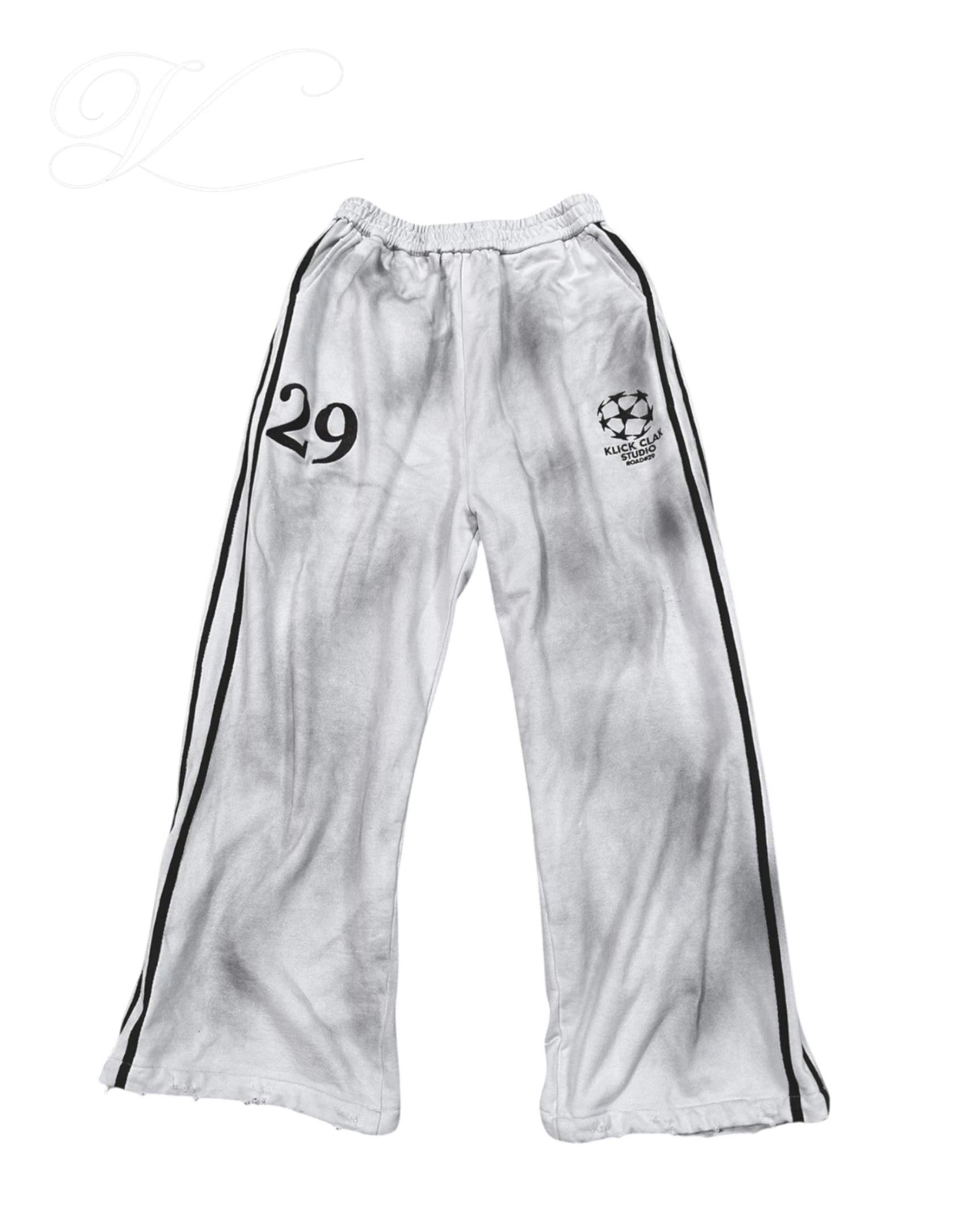 Vicious No. 29 Jogger in Bone-White aus 100% Baumwolle mit Distressed-Optik, seitlichem 29-Print und Relaxed Fit.