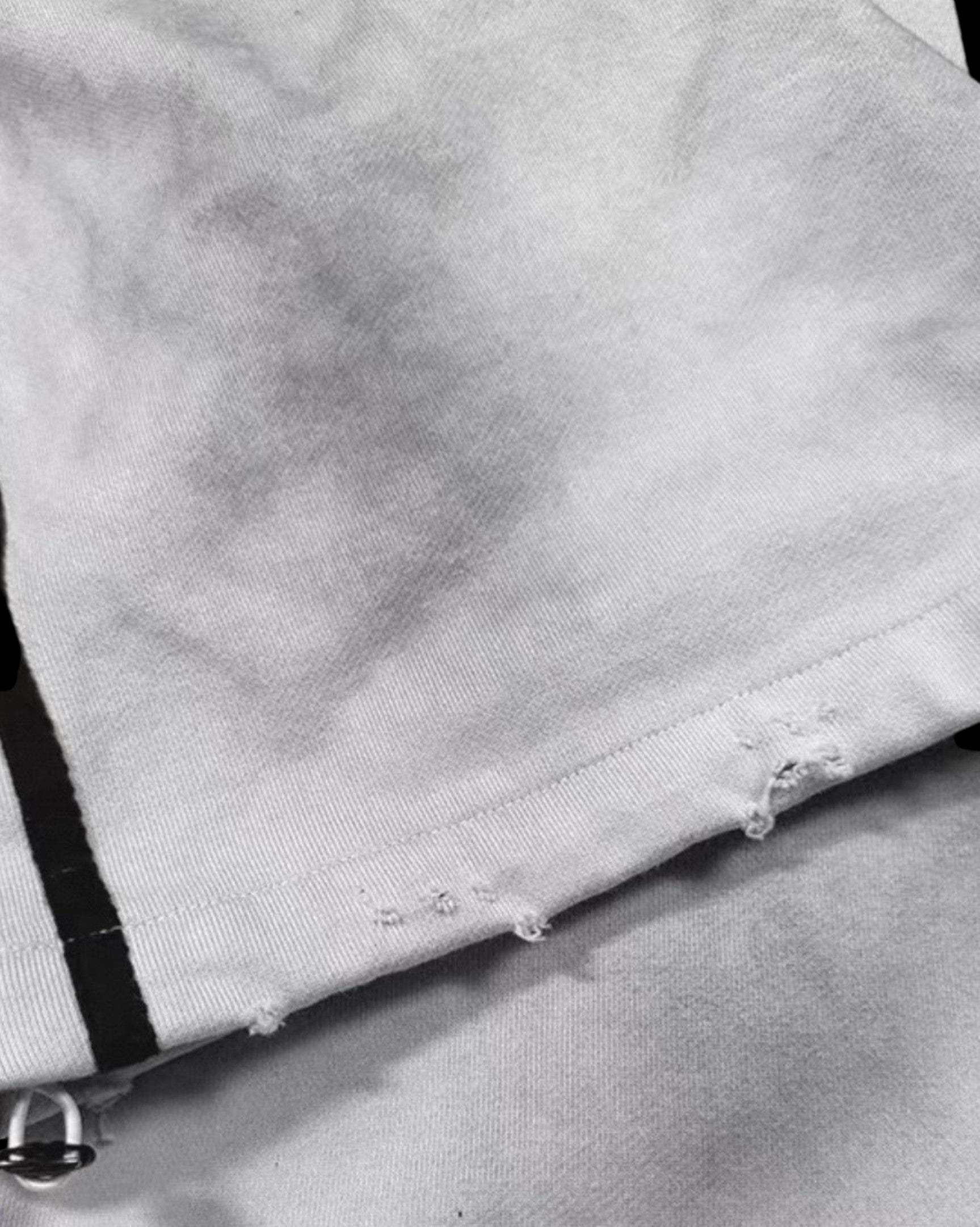 Vicious No. 29 Jogger in Bone-White aus 100% Baumwolle mit Distressed-Details und seitlichem Print