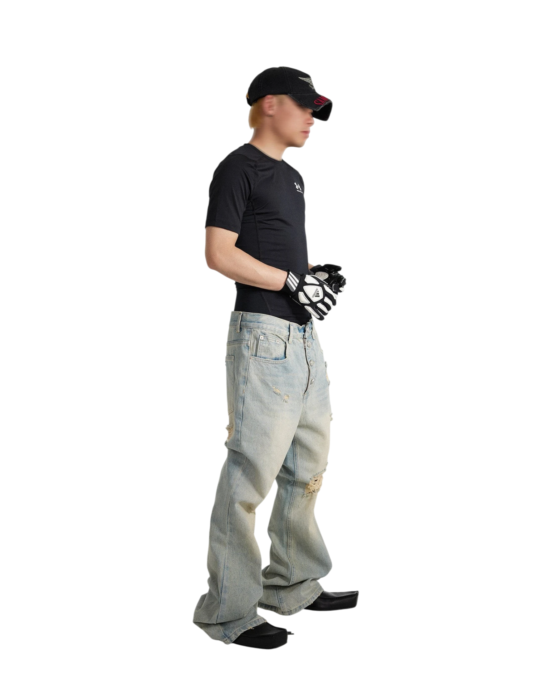 Vicious Ripped Flare Denim Jeans in Vintage-Waschung mit ausgestelltem Bein und Distressed-Details an einem Model